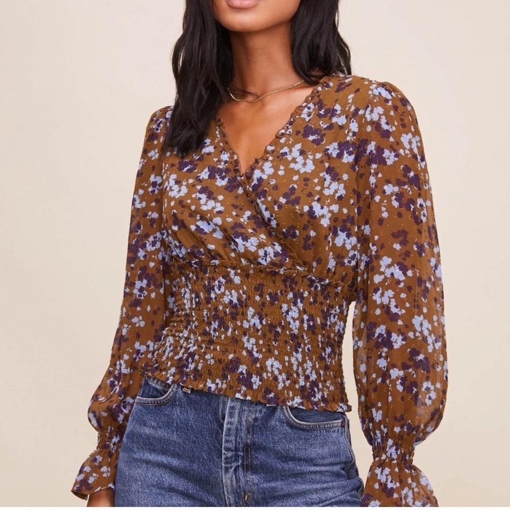 ASTR the label size small smocked waist puff sleeve floral blouse excellent cond